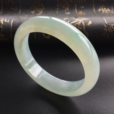 (超值推荐)糯冰种晴水略飘翠手镯(57.8mm)