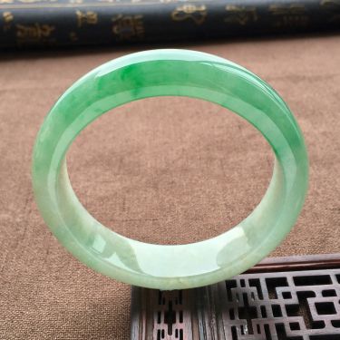 (超值推荐)糯冰种飘翠手镯(58.6mm)