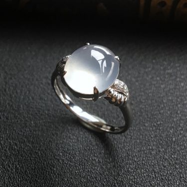 冰种无色镶白金钻石戒指