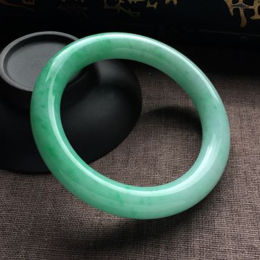 糯冰种豆绿圆条手镯（58mm）