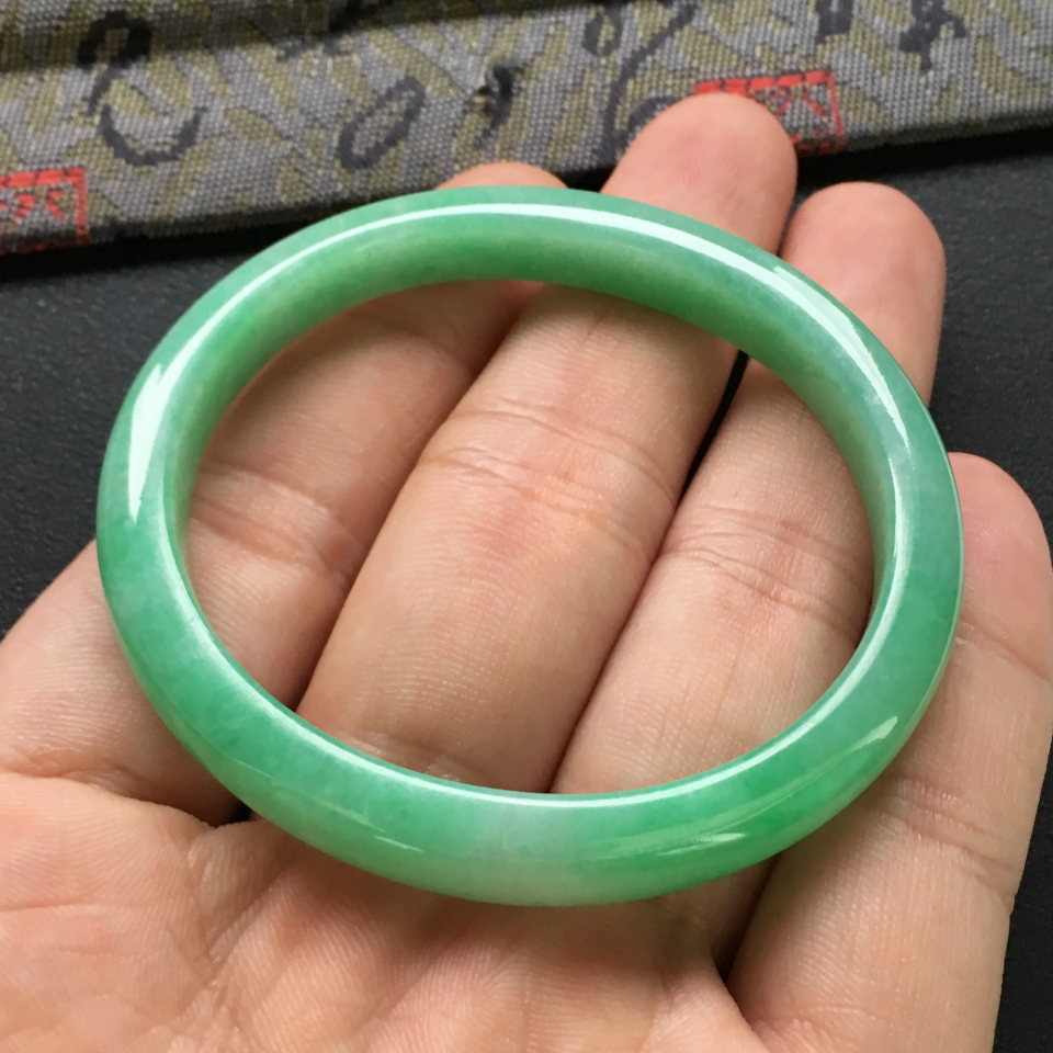 首页 所有分类 翡翠手镯 51圈口 商品详情 市场价: ￥24750.