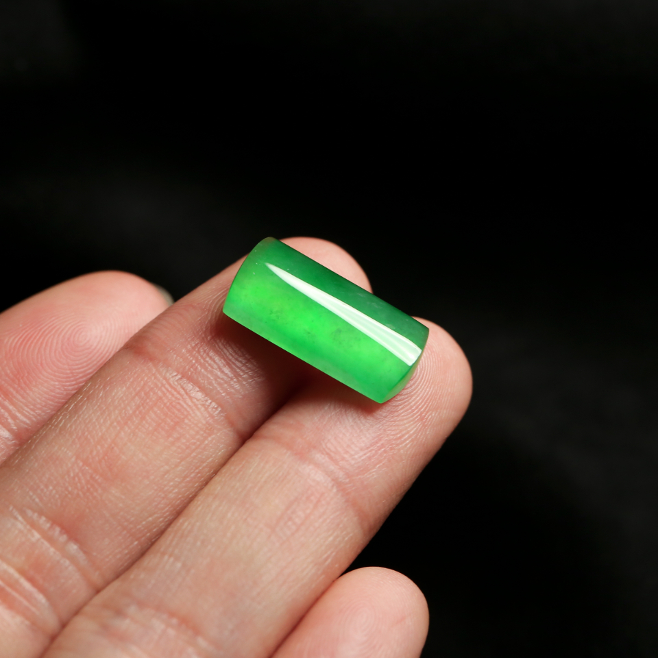 冰种满绿翡翠马鞍戒面