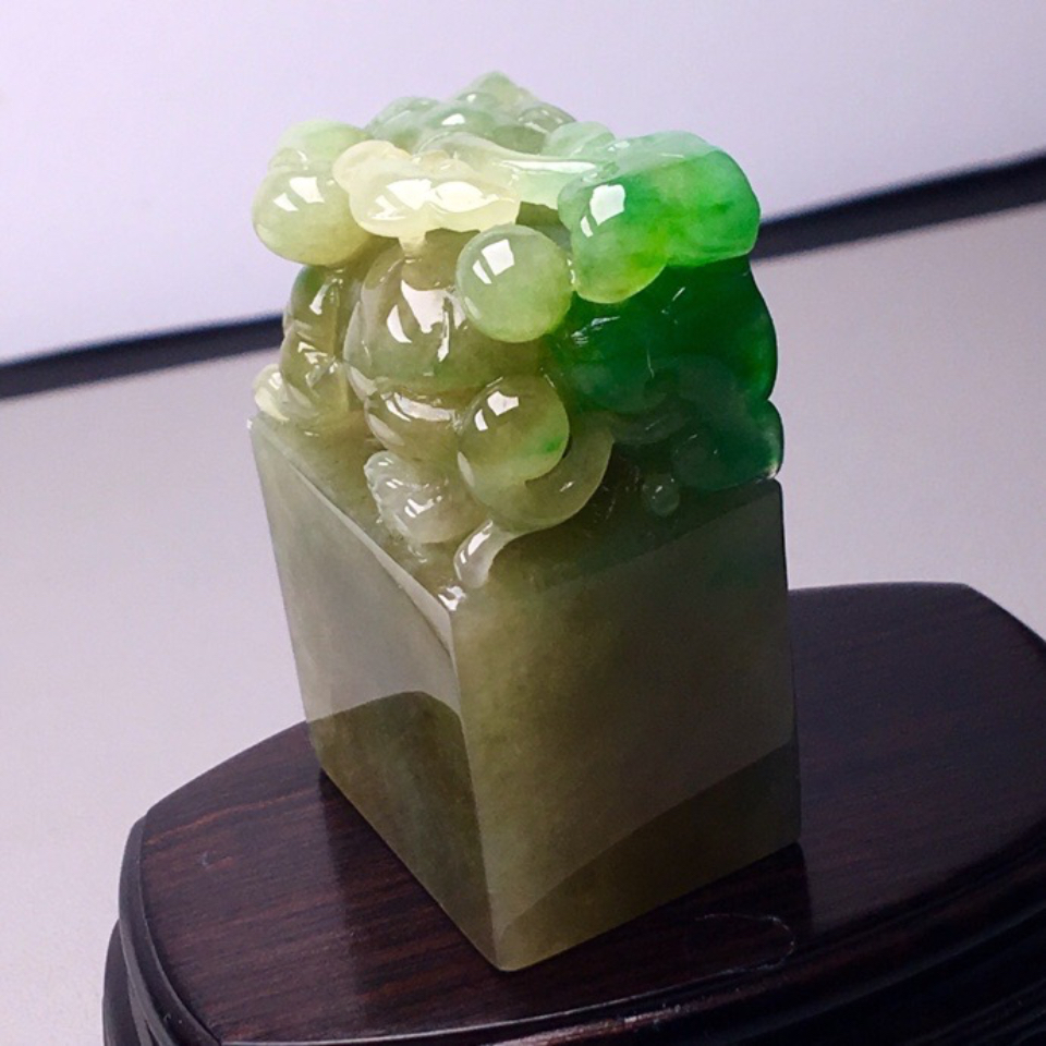 糯冰种黄加绿貔貅印章翡翠