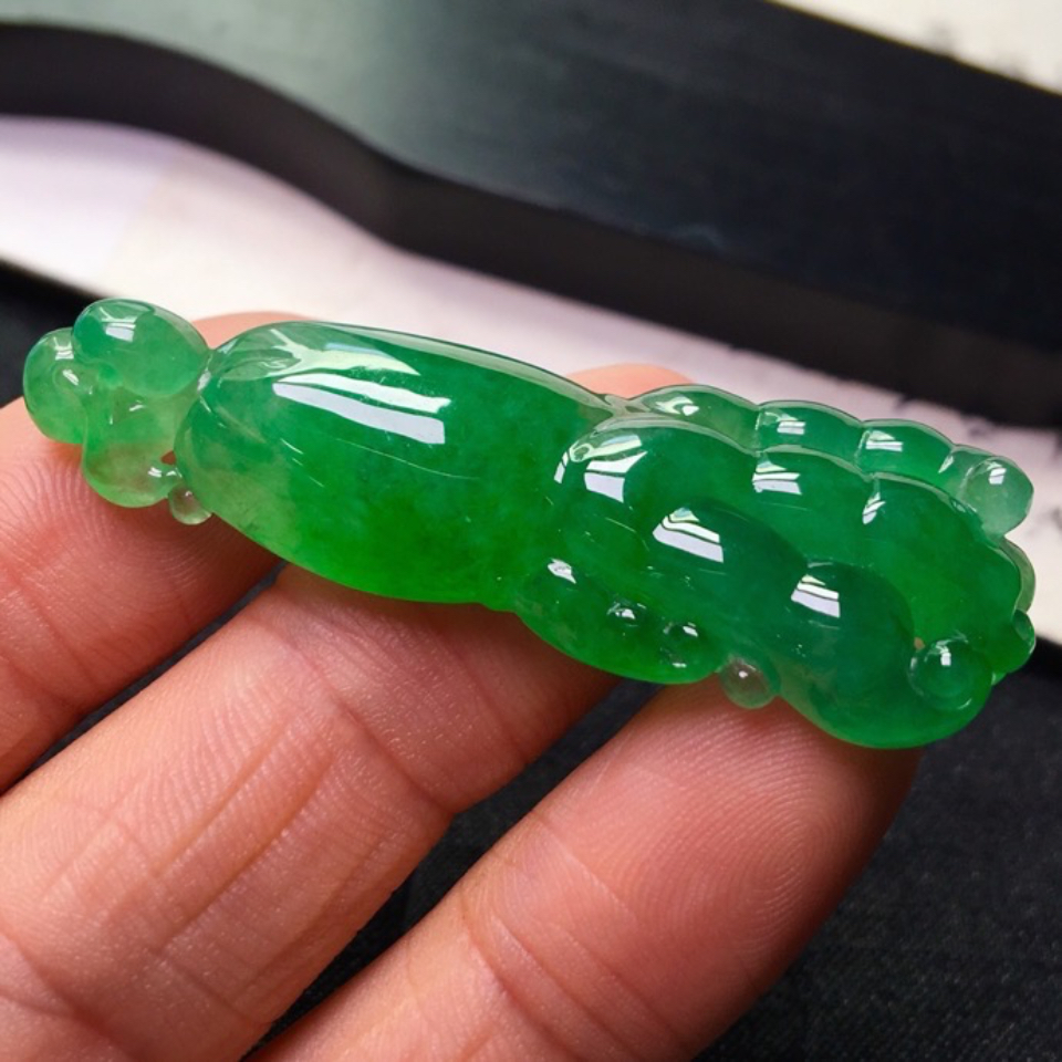 冰种满绿佛手瓜挂件翡翠