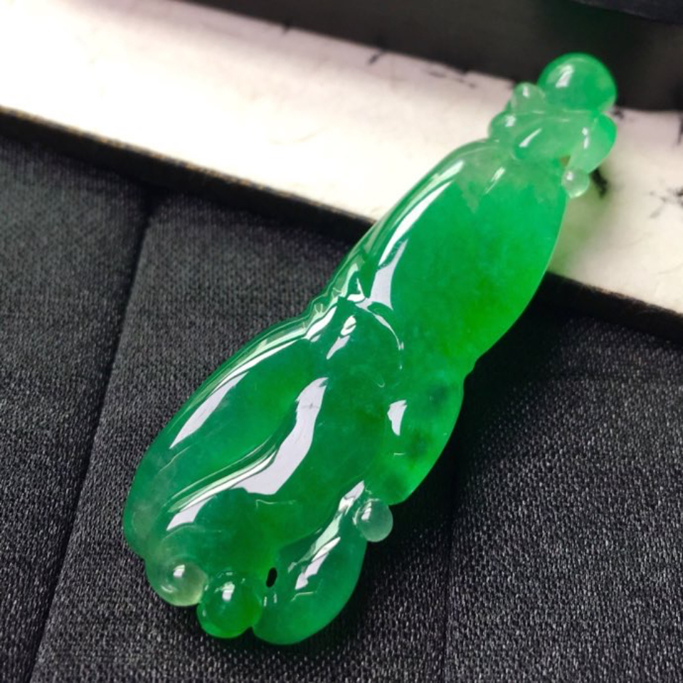 冰种满绿佛手瓜挂件翡翠