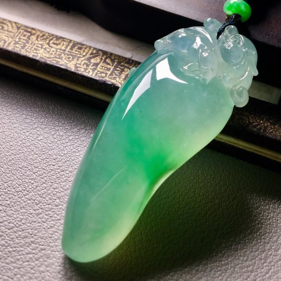 冰种晴水福瓜挂件翡翠