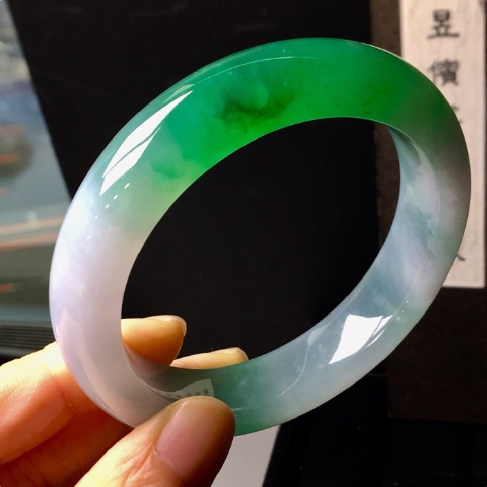 冰种阳绿手镯(58mm)翡翠