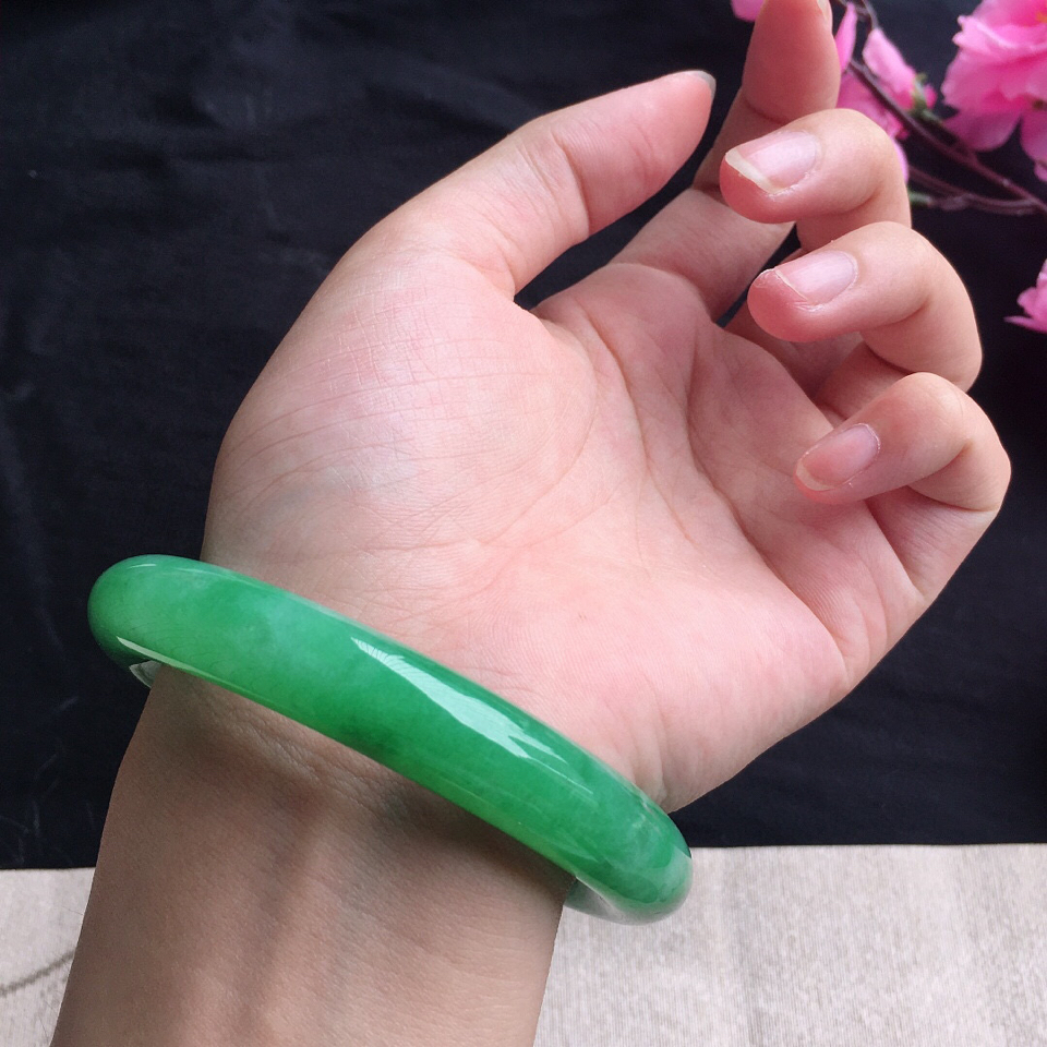 翡翠糯冰种满绿圆条手镯57mm