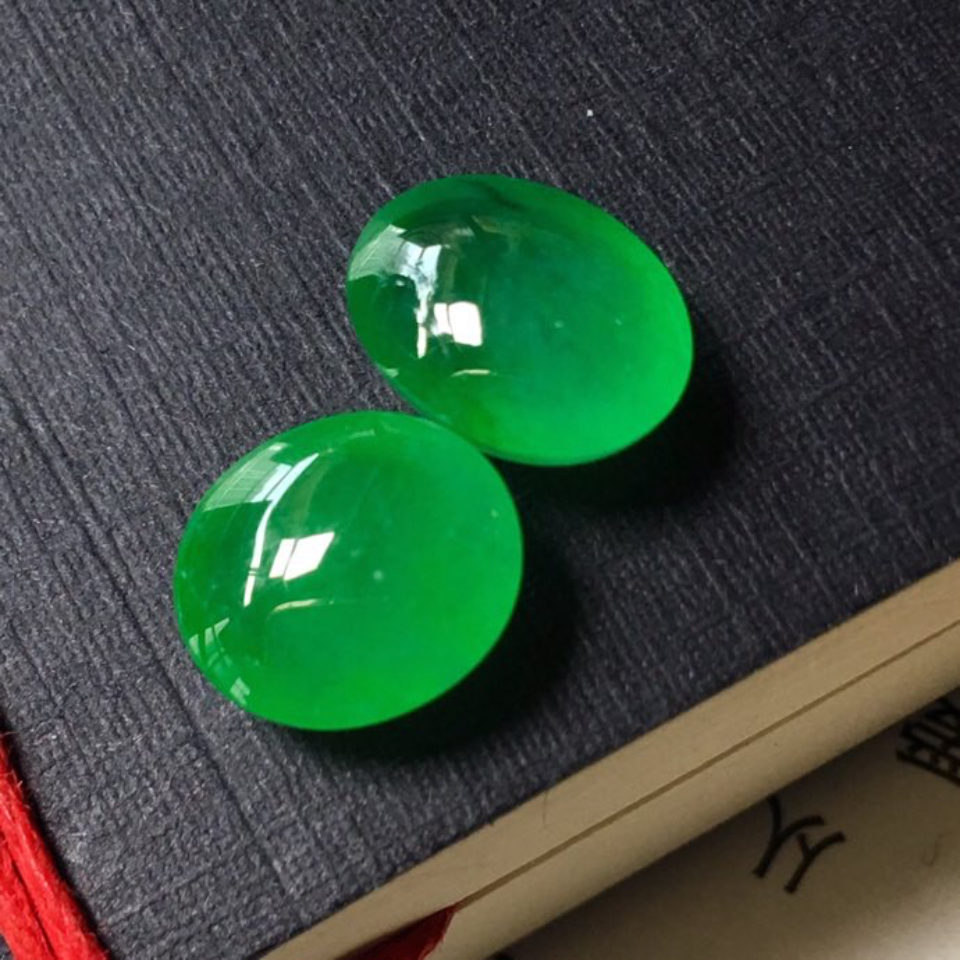 冰玻种满绿戒面(一对)翡翠