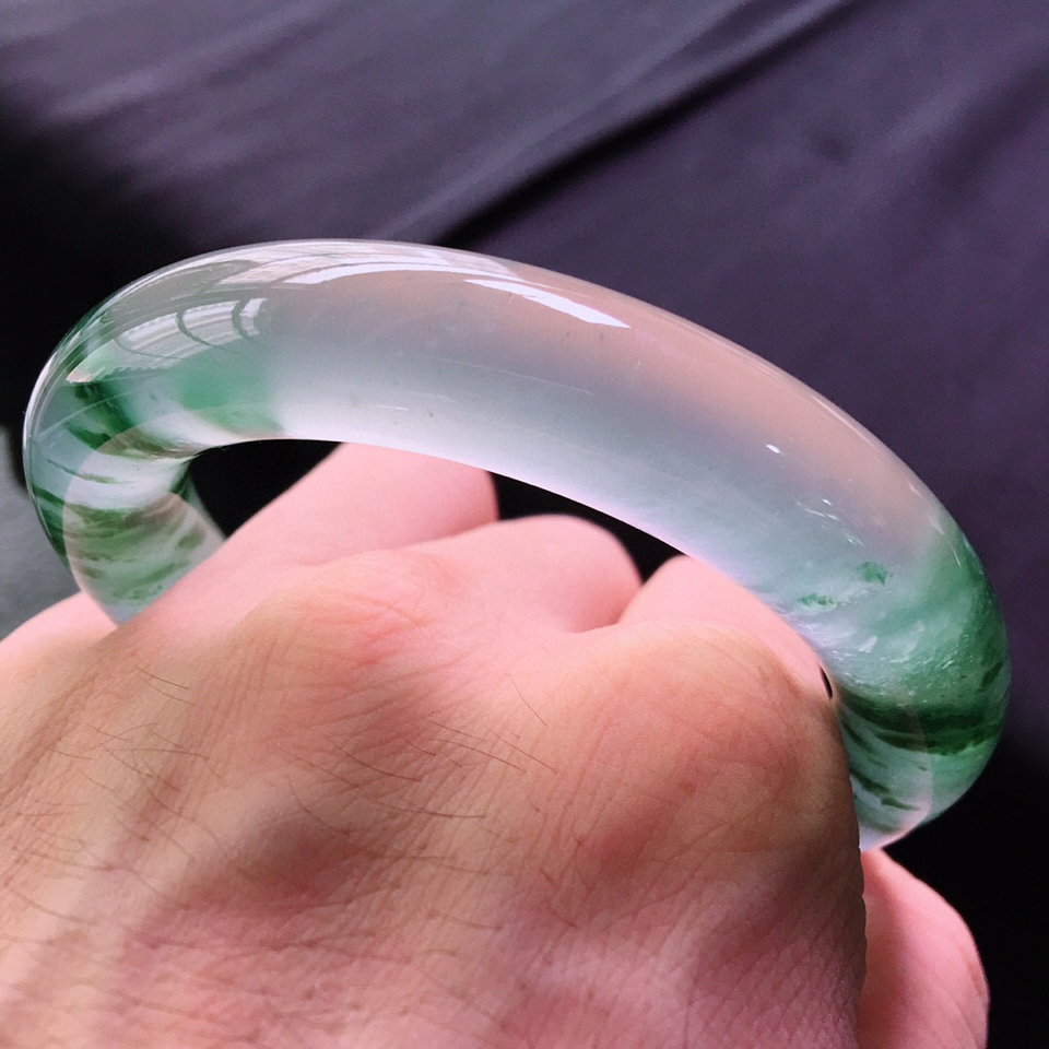 冰玻种飘花圆条手镯(58.5mm)翡翠