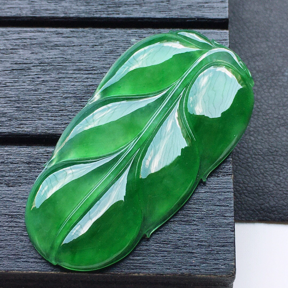 缅甸翡翠糯冰种满绿叶子吊坠