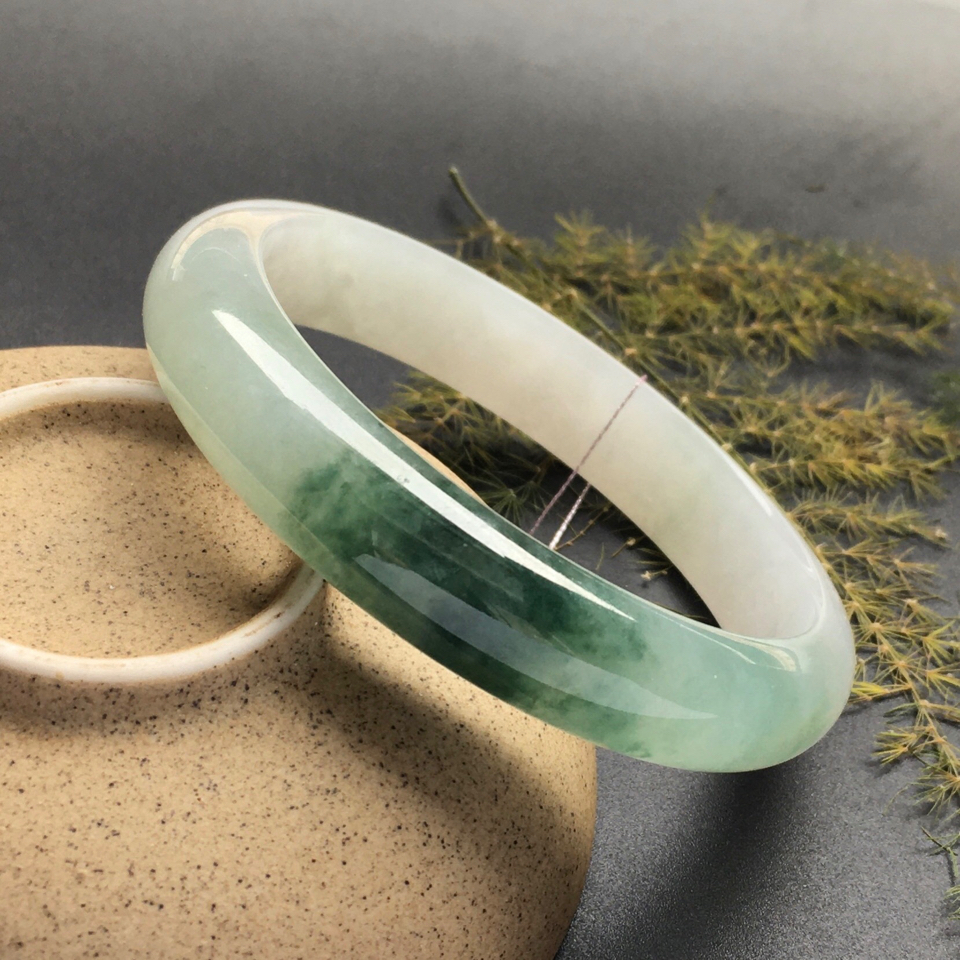 冰种飘花手镯(56.8mm)翡翠