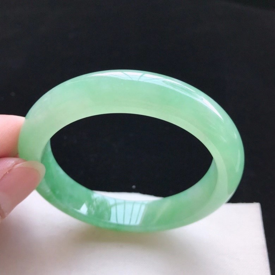 糯冰种果绿翡翠手镯(56mm)