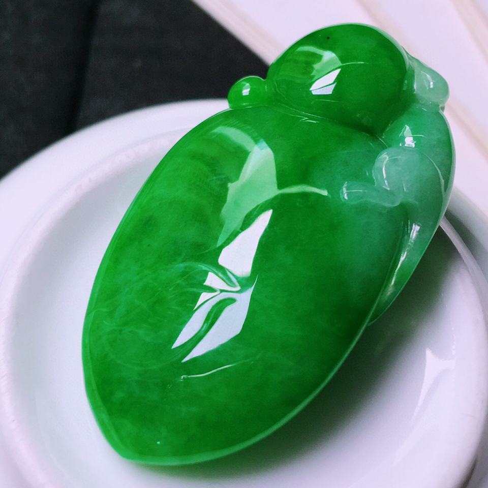 细糯种浓绿福瓜挂件 翡翠