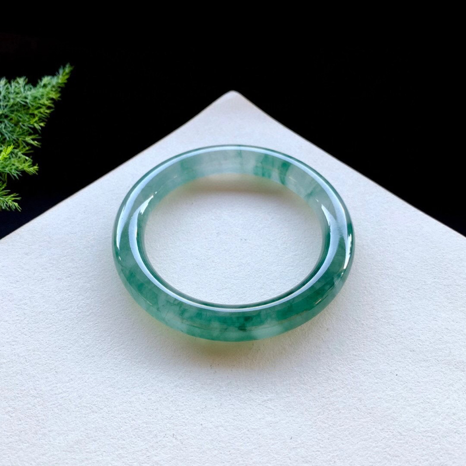 冰种飘绿花圆条翡翠手镯(51mm)