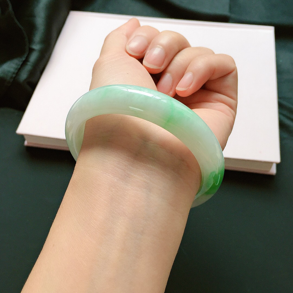 正圈57mm,细糯阳绿手镯 - 品真翡翠-fcmall.cn