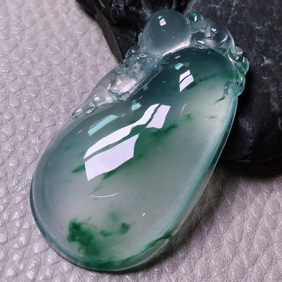 冰玻种飘花福瓜挂件 翡翠