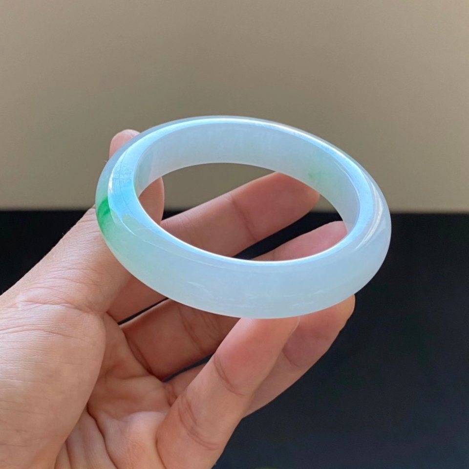 翡翠糯冰种阳绿正圈手镯53mm