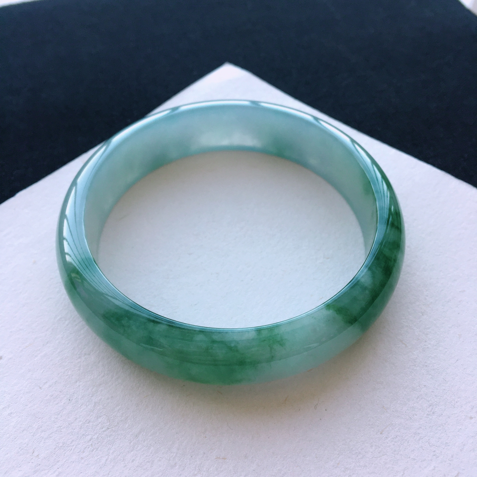 糯化种飘绿手镯,圈口60.