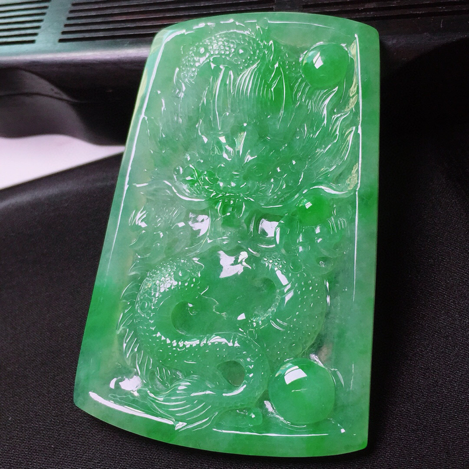 糯冰种飘翠龙牌挂件 翡翠