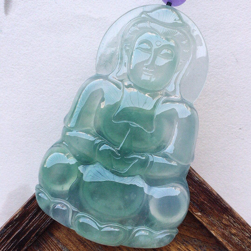 缅甸翡翠冰种大件观音吊坠(顶珠为装饰珠)
