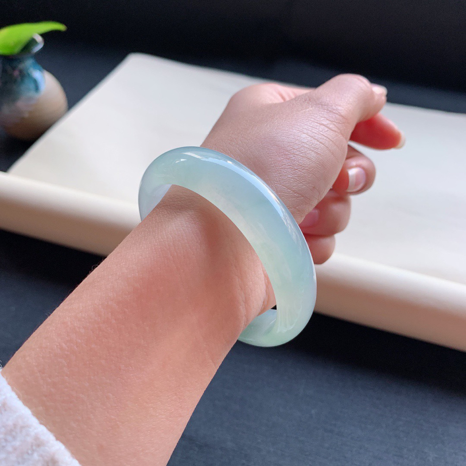 冰种晴水底贵妃手镯54mm