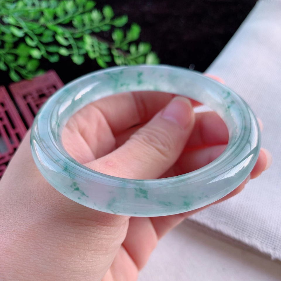 天然翡翠冰种飘花圆条手镯55.5mm