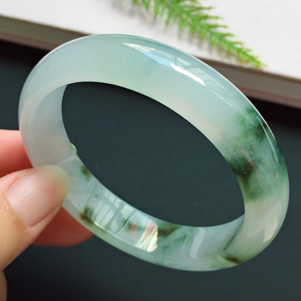 贵妃54mm,糯冰种飘绿花翡翠手镯