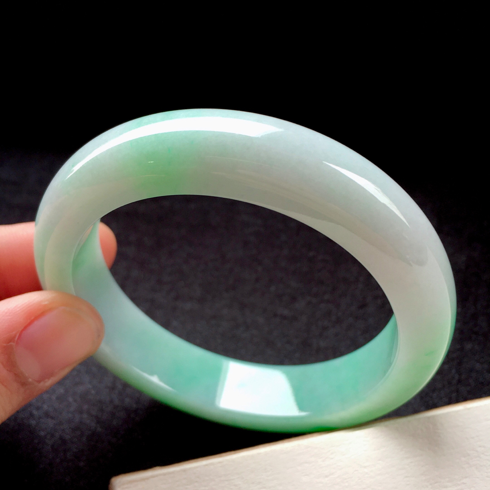 细糯种飘绿翡翠手镯55.3mm
