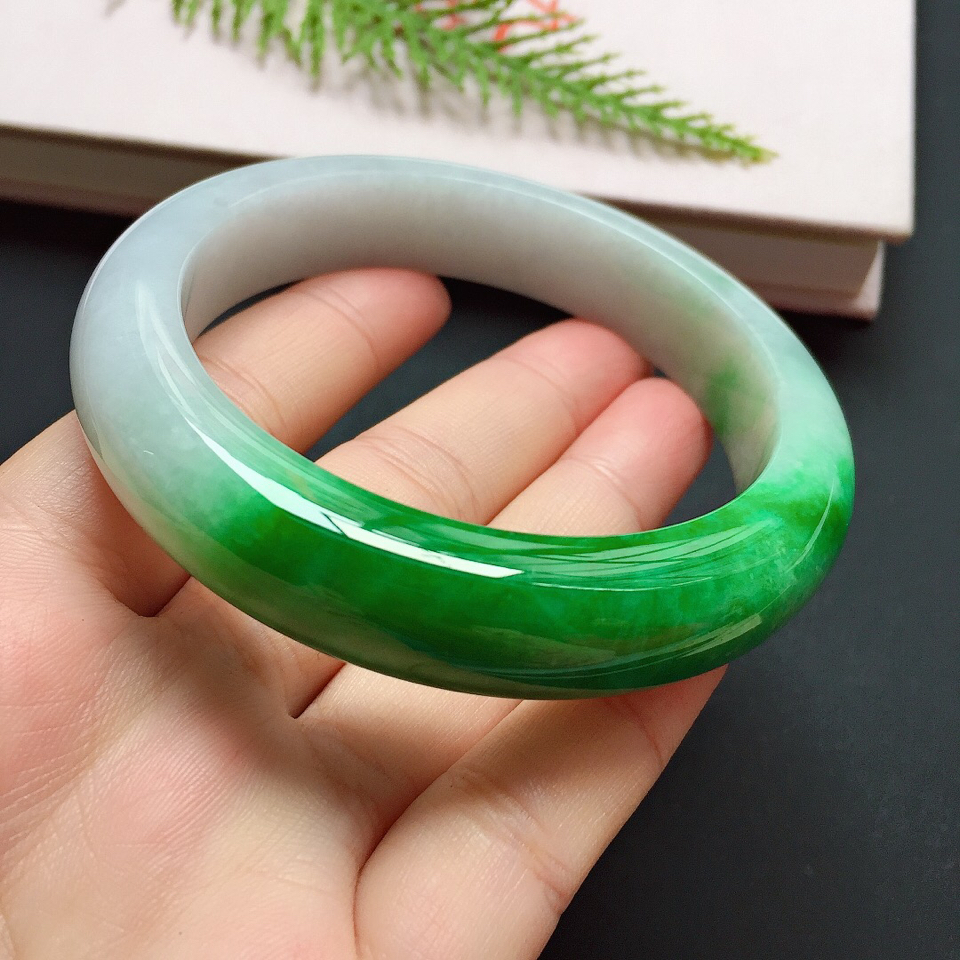 2mm,细糯种飘阳绿手镯