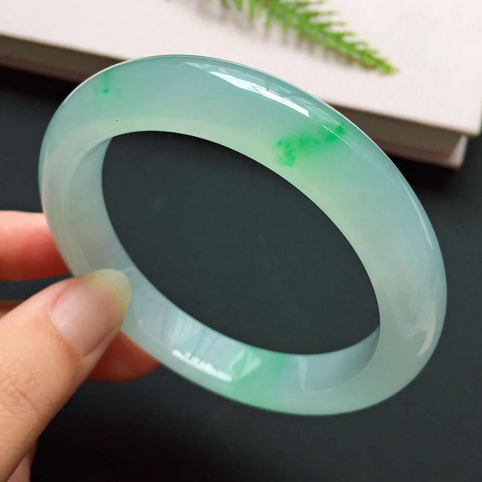正圈56mm,冰种冰润飘阳绿花翡翠手镯