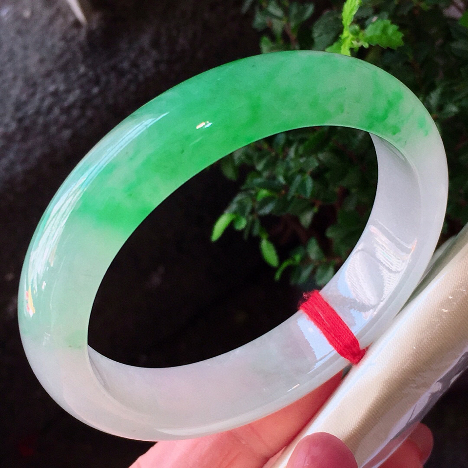 糯冰种飘翠贵妃镯(59-51.5mm)翡翠
