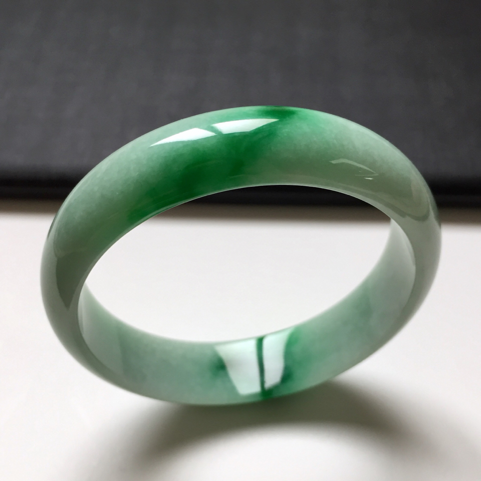 糯冰种飘阳绿翡翠手镯