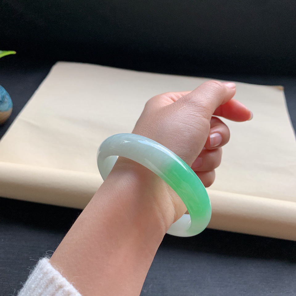 细糯种果绿正圈手镯57mm - 翡翠王朝