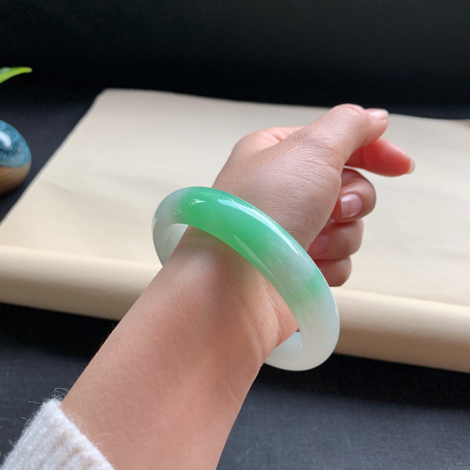 细糯种果绿正圈手镯57mm