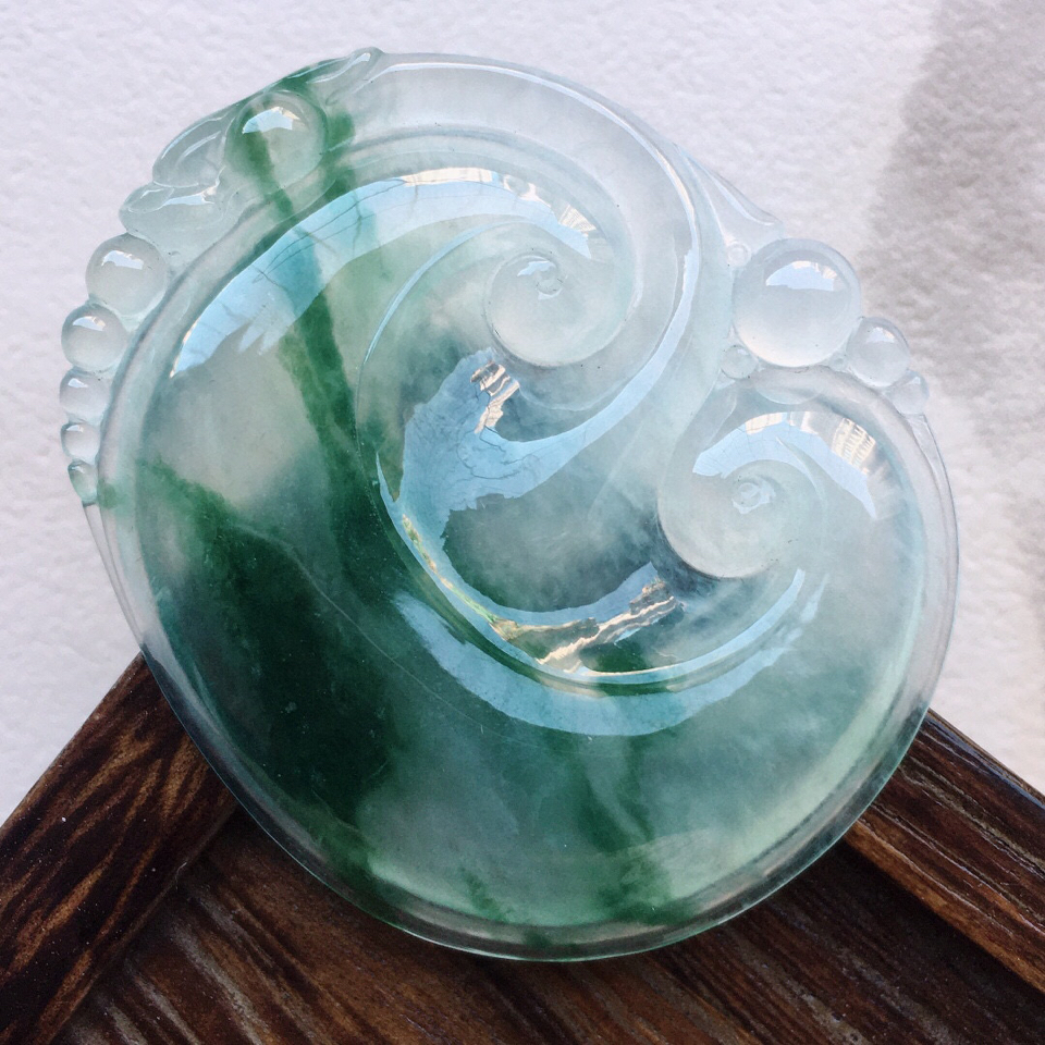 翡翠冰种飘花如意吊坠