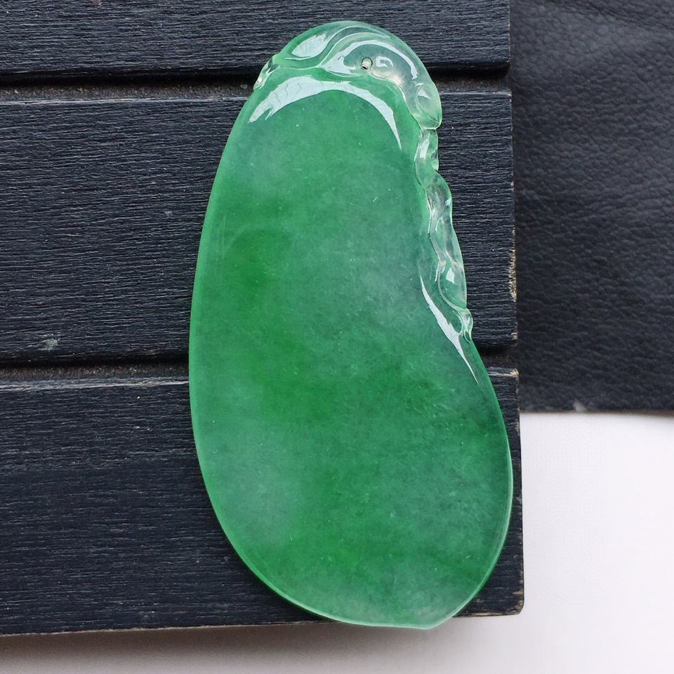 翡翠糯冰种带绿福瓜吊坠