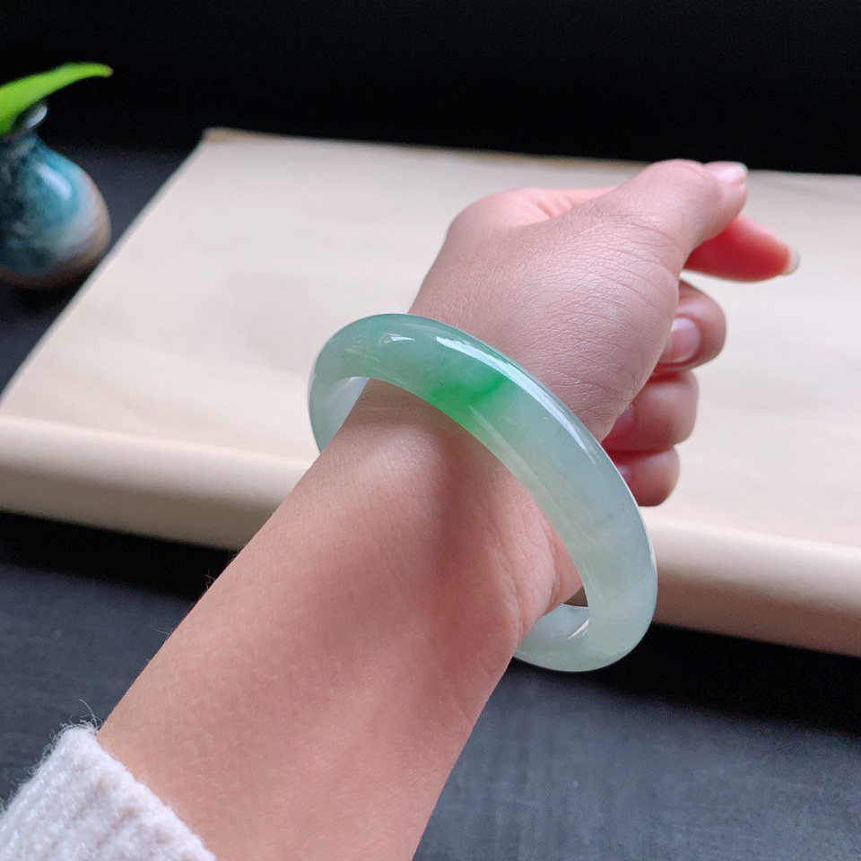 冰糯种飘色正圈手镯54mm