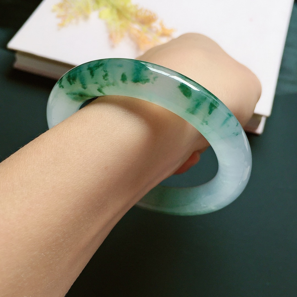 4mm,冰种冰润飘绿花翡翠手镯