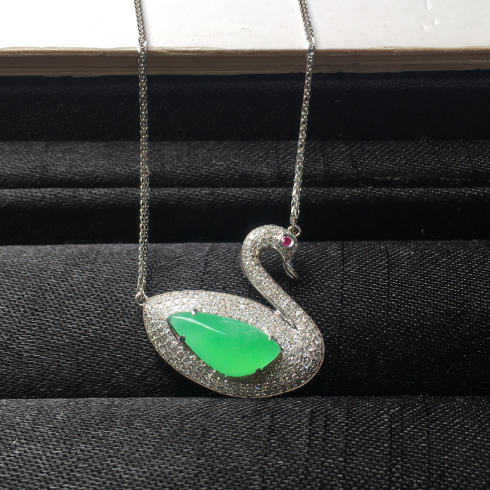 冰种淡绿小天鹅吊坠 - 翡翠王朝