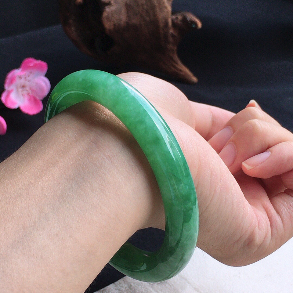 翡翠55圈口细糯种带绿圆条手镯