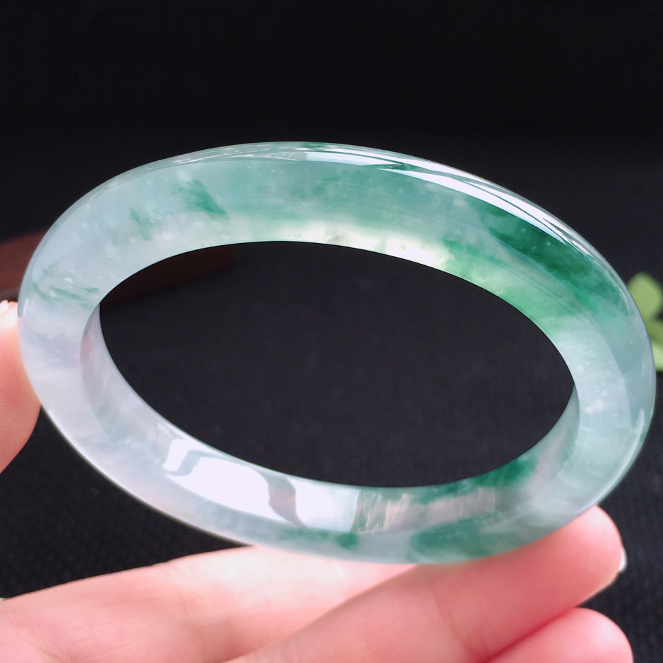 天然翡翠冰糯种贵妃冰飘花宽边手镯(53.7mm)