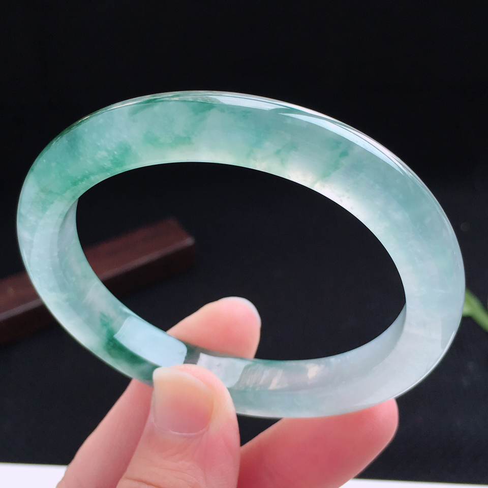 天然翡翠冰糯种贵妃冰飘花宽边手镯(53.7mm)