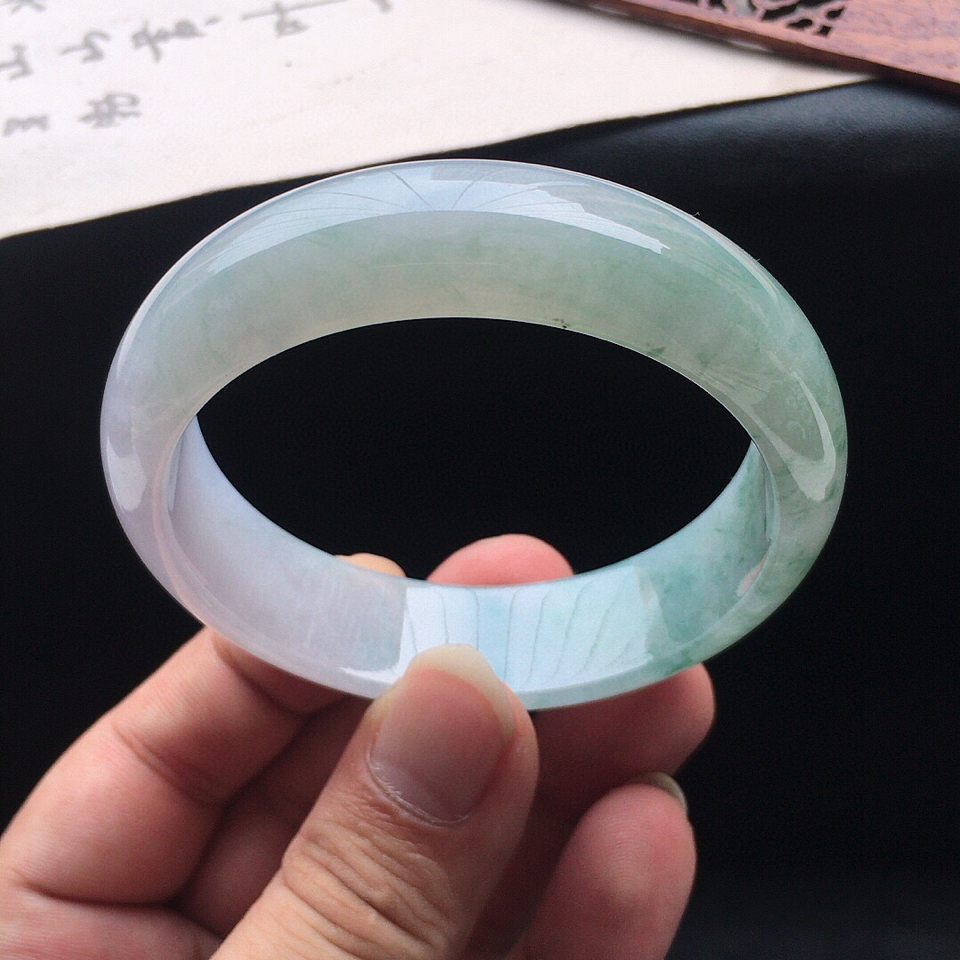 翡翠手鐲,翡翠糯冰種飄花寬邊正圈手鐲56mm