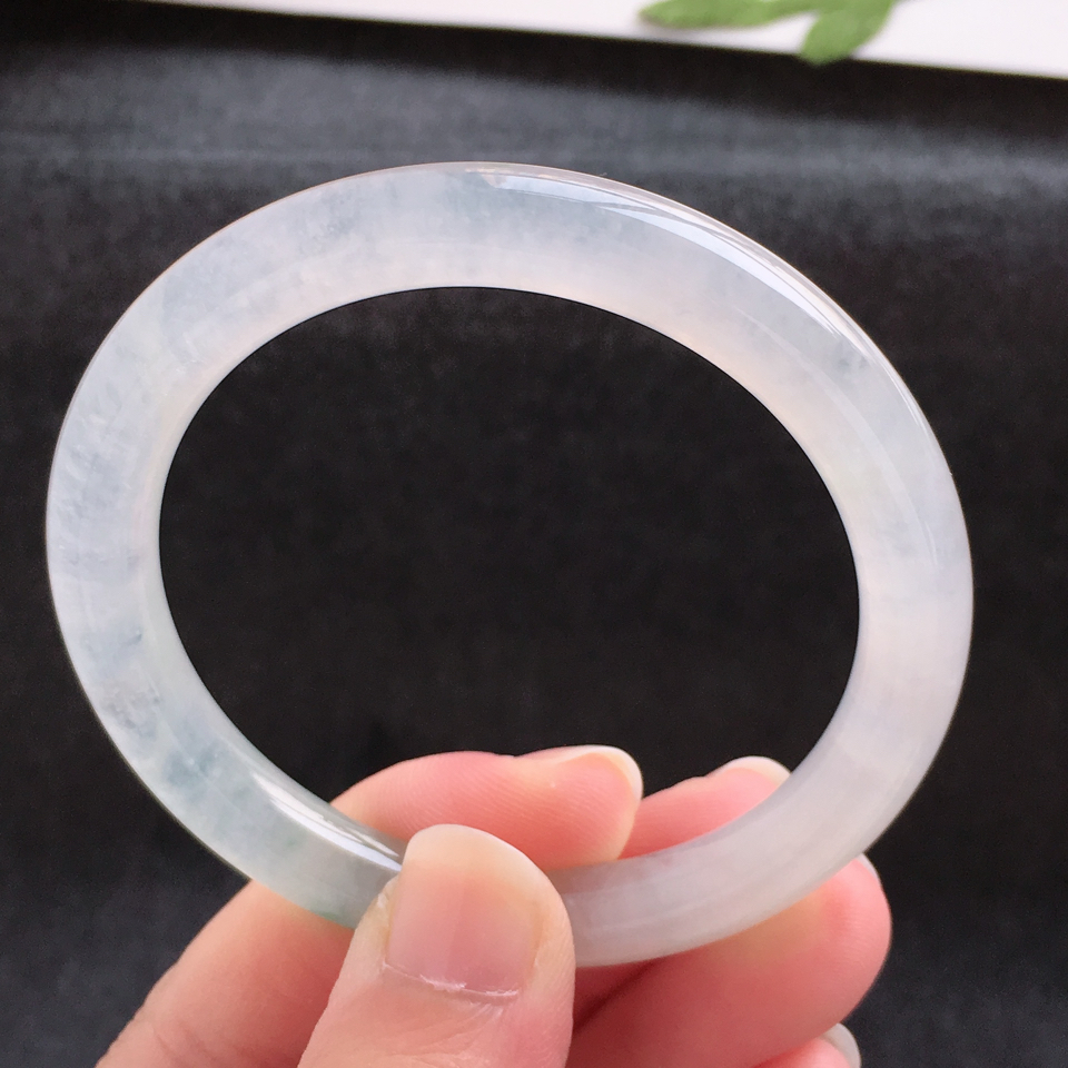 天然翡翠冰糯种冰飘绿叮铛镯(49.7mm)